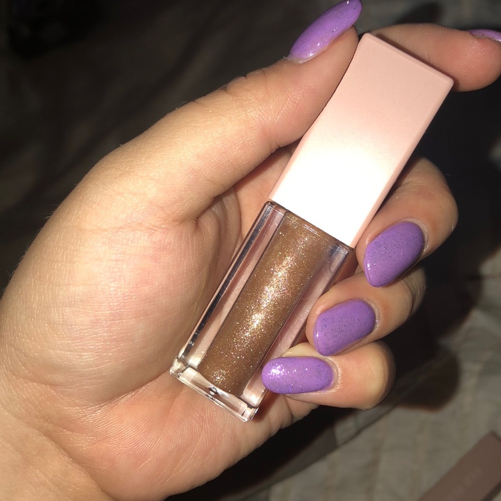 KKW BEAUTY ULTRALIGHT BEAM GLOSS IN BRONZE